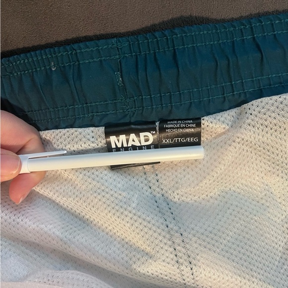 XXL Mad Engine Men’s Swim Trunks - Picture 3 of 3